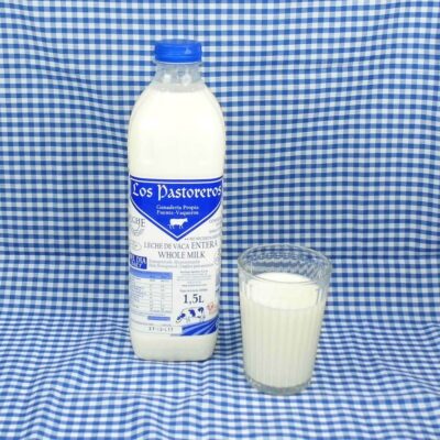 Botella de leche entera los pastoreros